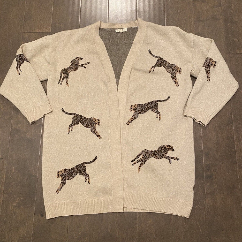 Entro Queen Of The Jungle Cardigan Sweater Size Large Cream Cheetah Leopard